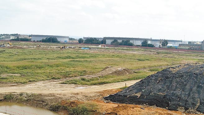 桃园去年土地增值税大爆发创下歷年新高，其中破亿的工业地土增税多达10余笔，图为施工中的大园沙崙产业园区。（蔡依珍摄）