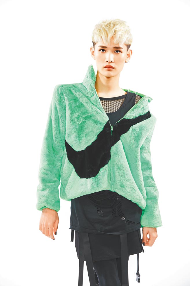 鍾明軒近日推出首張專輯《LADIES ＆ GENTLEMEN》。（飛碟娛樂提供）