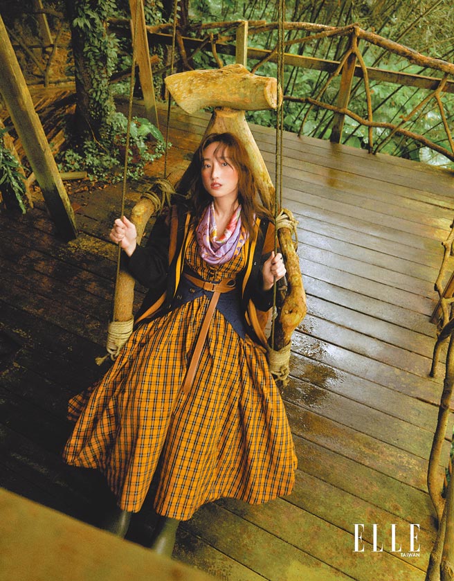 柯佳嬿對生命的困惑，通過演戲找到安定的出口與力量。（《ELLE》國際中文版提供）