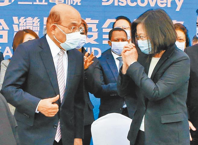 总统蔡英文（前右）和行政院长苏贞昌（前左）。（图／本报系资料照）