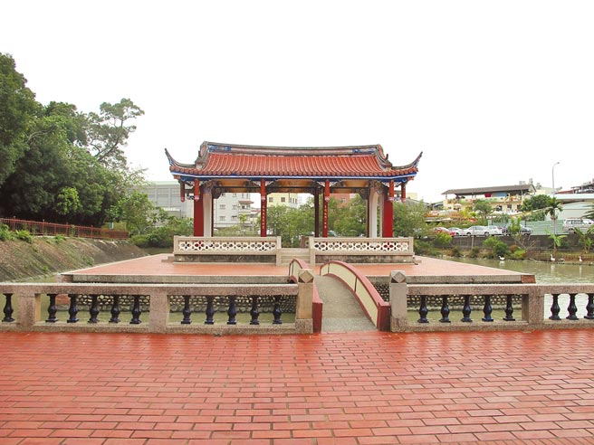 雾峰林家花园内的莱园，是林献堂父亲林文察为安养母亲所建，图为其中的戏台。（林欣仪摄）