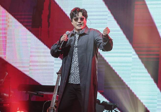 萧煌奇是歌坛少数的国台语双声带男歌手，他还曾风光拿下4座金曲台语歌王。（图／本报系资料照片）