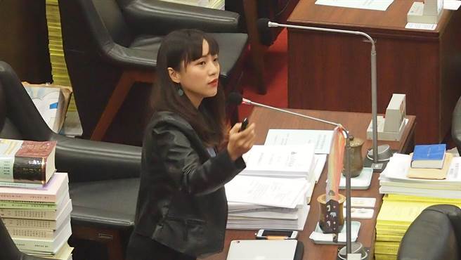 高雄巿議員黃捷。圖為黃捷日前質詢畫面。（曹明正攝）