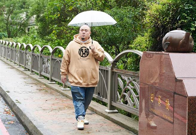 大渊-本名林睦渊，与瘦子、小春组成饶舌歌手团体「顽童MJ116」，曾获得2018 年第29 届金曲奖最佳演唱组合奖。（摄影／陈冠凯提供）