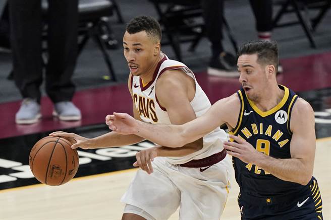 「玻璃王」艾克薩(左)又受傷了，這次預計得傷停1-2個月。(美聯社資料照)