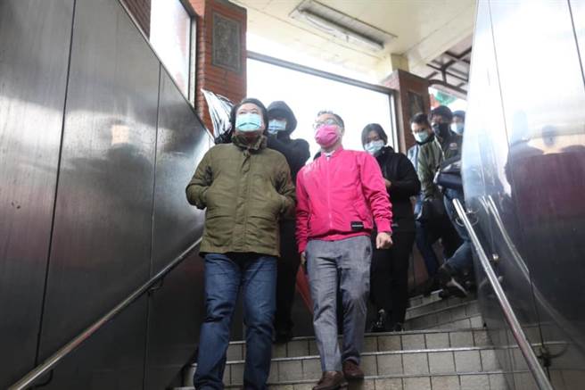 市长林右昌承诺会尽速改善环境问题。（基隆市议员童子玮提供／陈彩玲基隆传真）