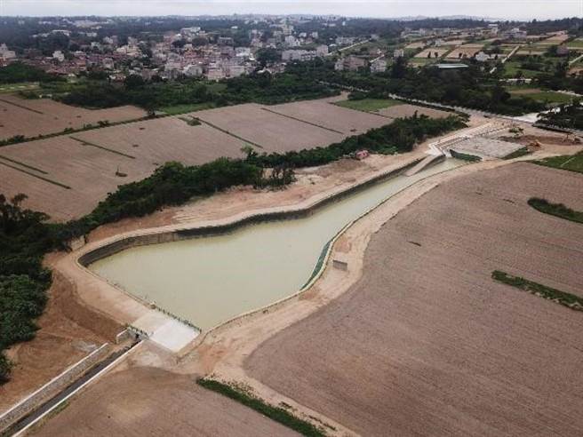 金门改善排水设施，图为安岐排水分洪截流工程。（县府提供）