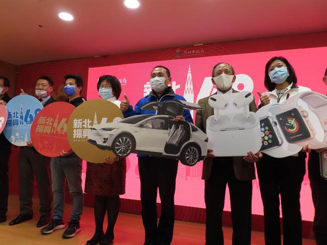 新北振兴168最终波抽奖 335万特斯拉得主出炉。（叶德正摄）