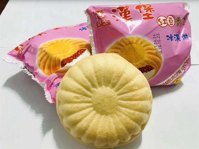 网友PO出一款古早味的办桌甜点「汉堡冰淇淋」，问有没有人吃过？(图/截自PTT)