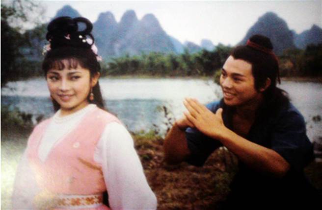 李連杰與黃秋燕演出《少林小子》等片被讚為「金童玉女」，後來也當過夫妻。（圖／取材自微博）