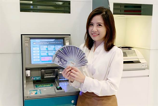 提款只需1分钟、打造最佳ATM服务体验，中国信托商业银行全台逾6,400臺ATM全面升级，主打「省时更有感」、「操作更直觉」、「介面更清爽」三大亮点。（中国信托提供）