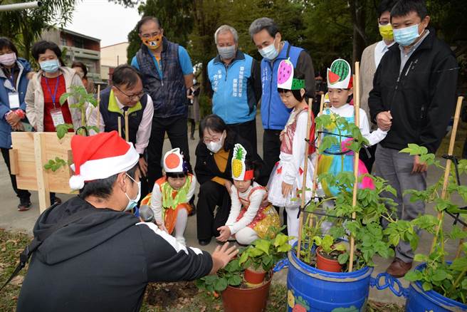 雲林縣政府推廣「校園生廚餘在地處理」，讓垃圾減量往下扎根。（張朝欣攝）
