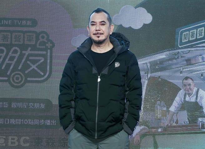 黃秋生對料理步驟很嚴謹。（粘耿豪攝）