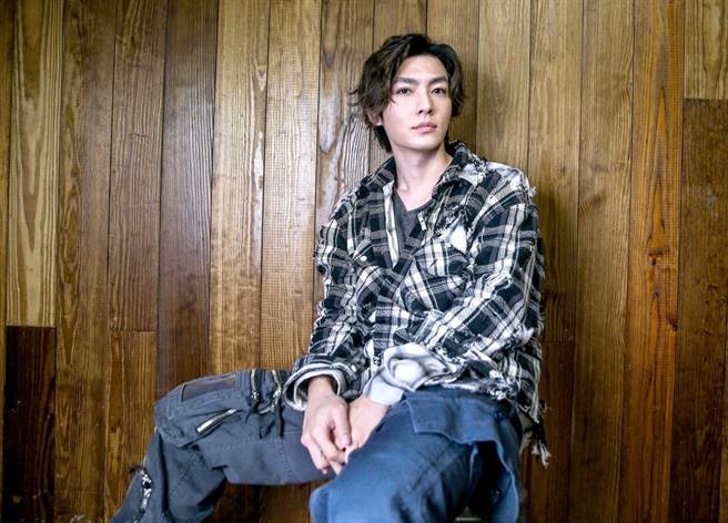 炎亞綸推出新創作專輯，新歌曲風多元，令人驚艷。（粘耿豪攝）