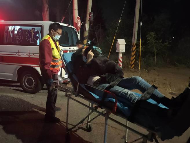 金門女大生遭民眾酒駕撞傷，警消據報送醫診治。（民眾提供）