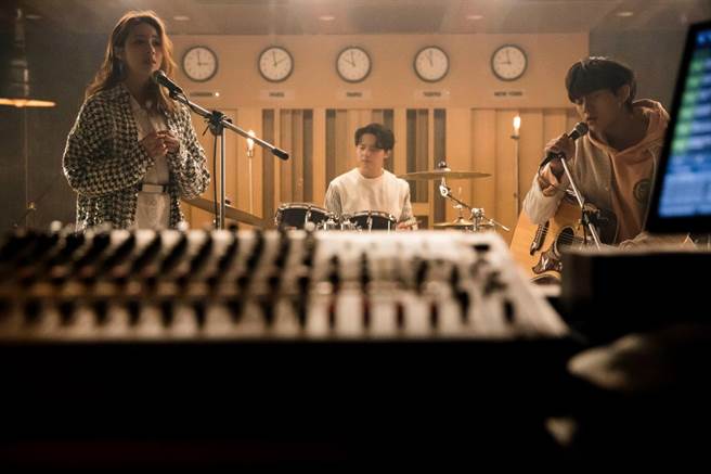 告五人推出新歌〈在這座城市遺失了你〉。(相信音樂提供)