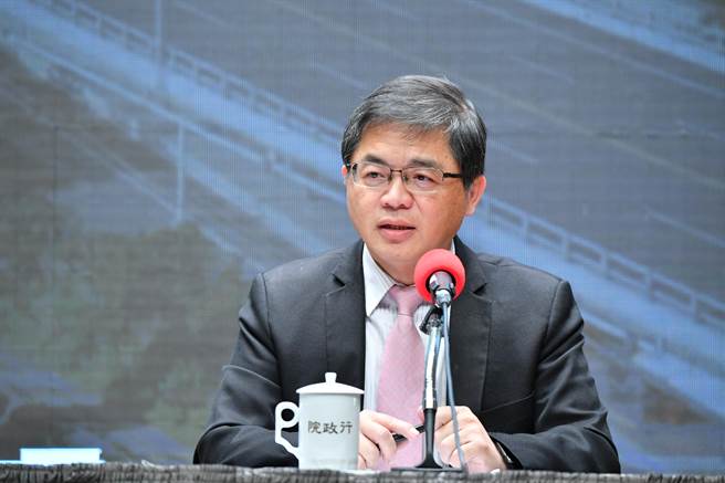 政院責成內政部速提方案化解數位身分證疑慮。(政院提供)