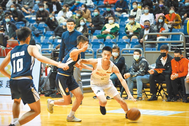 南山彭冠綸昨天進攻拿捏獲教練許時清肯定。（大會提供）