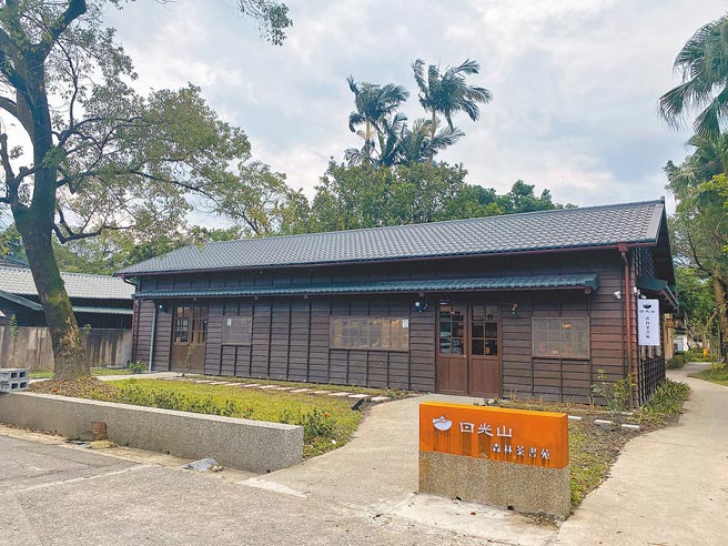 罗东林业文化园区的日式双拼宿舍转型为森林书店，将在1月8日开幕。（罗东林管处提供／李忠一宜兰传真）