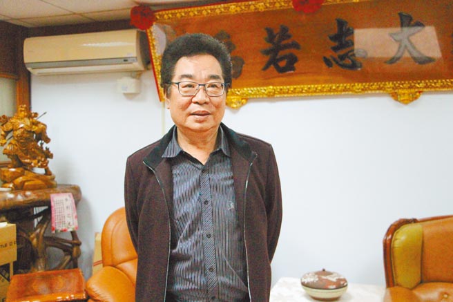 农委会农田水利署苗栗管理处长谢福弘在乡亲支持下，投入下届县长备战工作，将全力以赴，不辜负乡亲所托。（何冠娴摄）