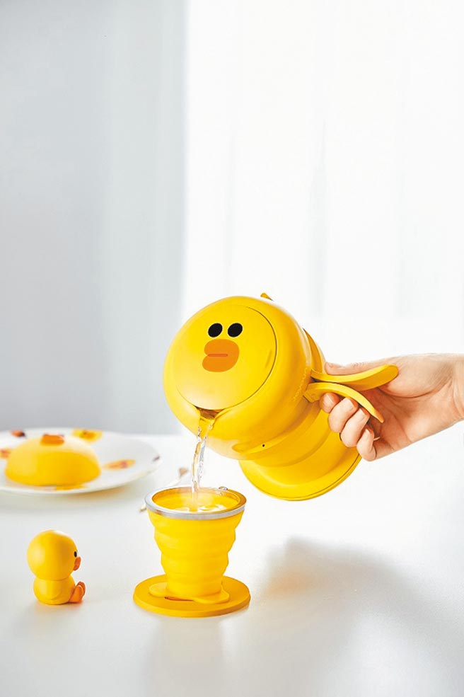 全聯「九陽隨身折疊壺」，可收納設計，扣1000福利點+799元、或300福利點+999元，或以10生鮮積分+799元換購。（全聯提供）