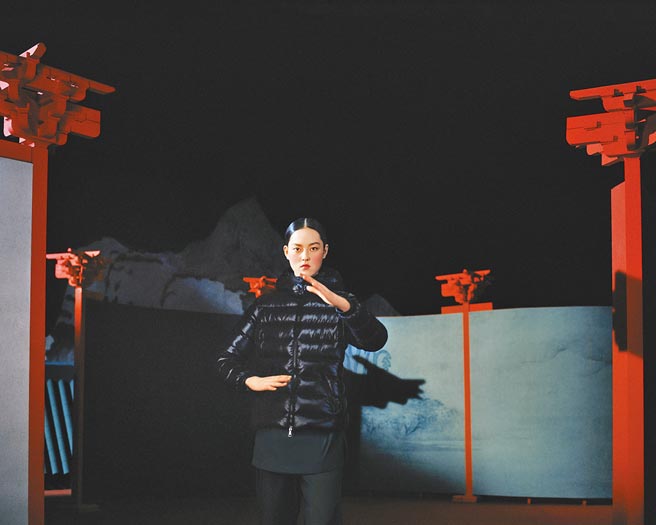 Moncler採用中国传统的红与武术结合，带来别具时尚艺术的新年贺礼。（Moncler提供）