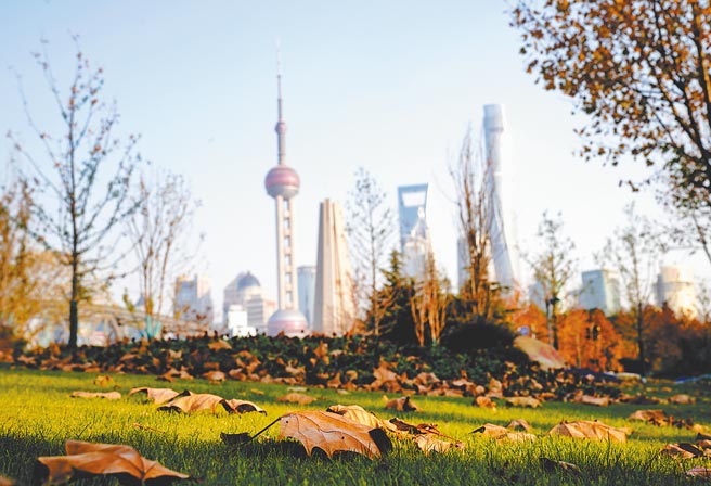 上海北外滩望向陆家嘴的风景。（新华社资料照片）