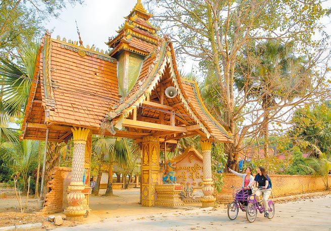 傣族村寨。（本报系资料照片）