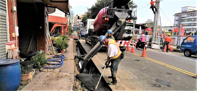 台中市府規定，2月3日起至2月26日元宵節期間，除緊急搶修工程及必要的道路養護刨封作業，禁止道路挖掘施工。（台中市府提供／盧金足台中傳真）