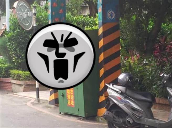 一名地方阿姨「雙腳掛空中」翻回收箱，詭異畫面讓許多網友看呆，有人舉國外的例子表示，這樣的行為超危險，可能不小心被夾死。（圖／翻攝自新路上觀察學院）