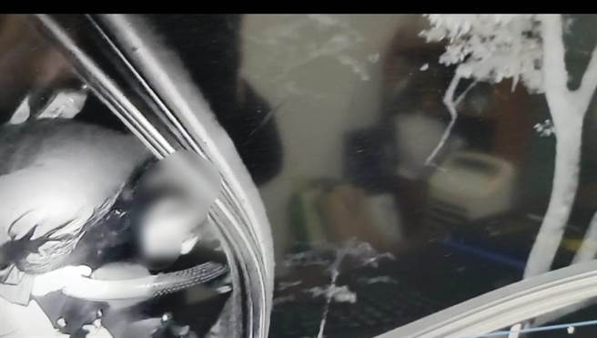 王宏佑根据黄女手机定位在后壁区来回搜寻，终于在台一线上发现黄女车辆。（读者提供／刘秀芬台南传真）