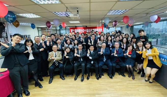 富士達保經「台中十區部」新年正式成軍。(富士達提供)