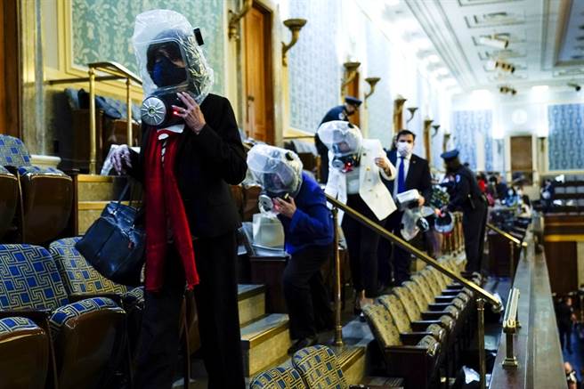 A large number of Trump fans gathered in front of the United States Congress building to demonstrate on the afternoon of the 6th and finally ran into the building.  The House of Representatives was surrounded and members of Congress had to wear gas masks.  (Photo / Associated press)