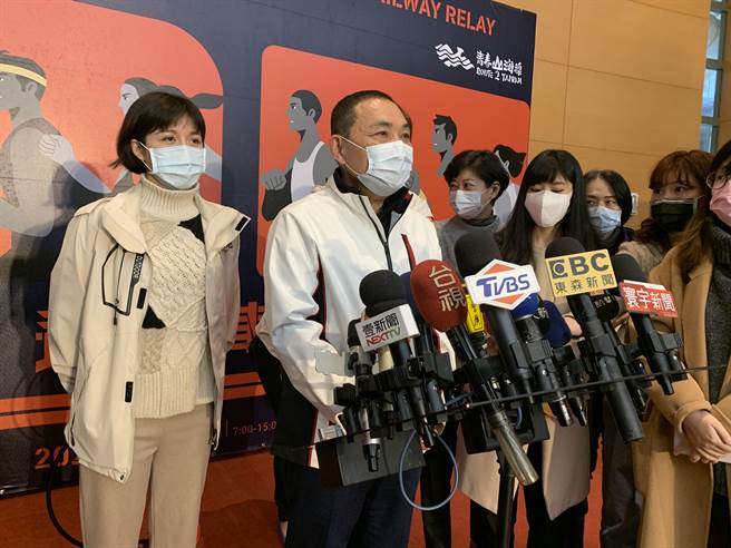 侯友宜今出席铁道马记者会。（许哲瑗摄）