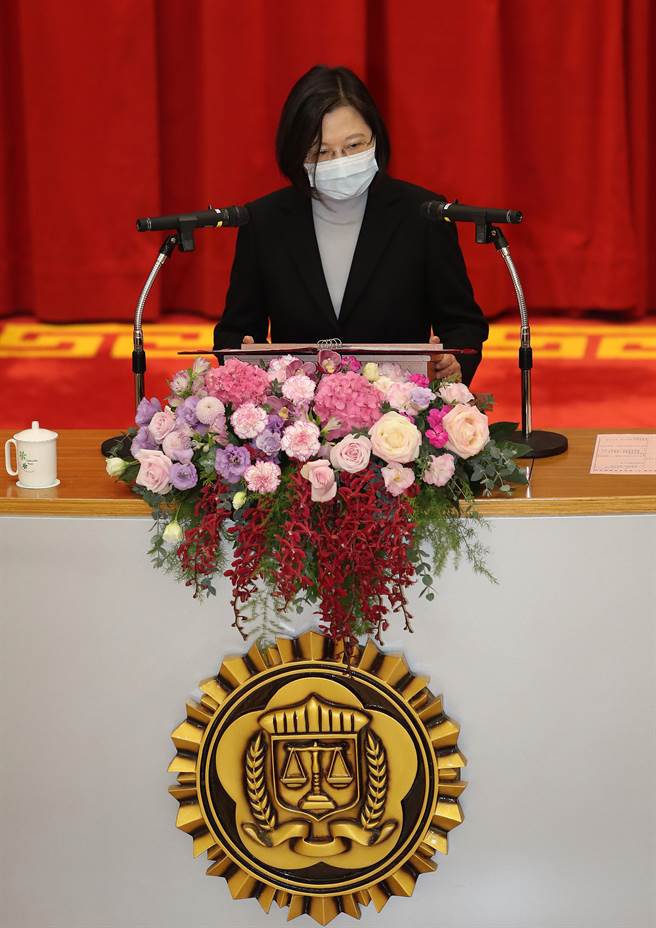 蔡英文总统（图）7日出席「法务部调查局第57期调查班结业典礼」，提出三个「务必」作为期许结业学员。（刘宗龙摄）