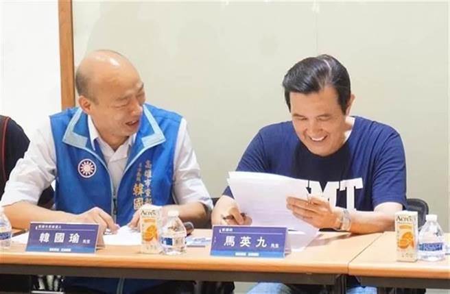外傳韓國瑜（左）可能在年後開始跑行程、做公益，有意參選國民黨主席，馬英九聽了後問說「這個經過證實了嗎？」（圖／資料照）
