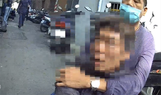 李嫌缺钱花用，临时起意劫车，警方火速逮人。（柯宗纬翻摄）