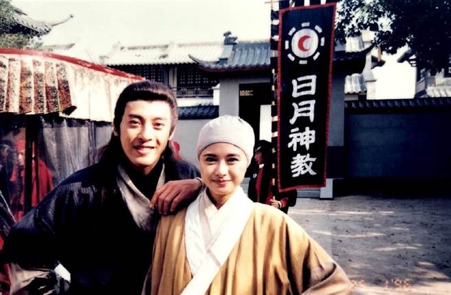 吕颂贤与何美钿因《笑傲江湖》红极一时。(图／翻摄自微博)