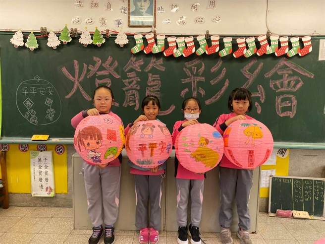 员林市静修国小学童为受度登场的员林灯会彩绘灯笼，作品充满童趣。（公所提供／谢琼云彰化传真）