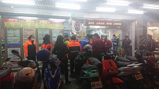 台南YMCA游泳池 驚傳一氧化碳中毒 15人急送醫（圖／程炳璋攝）