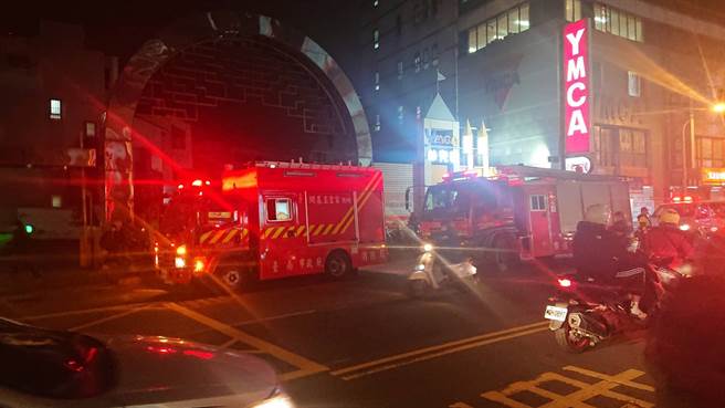 台南YMCA游泳池 驚傳一氧化碳中毒 15人急送醫（圖／程炳璋攝）