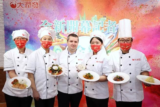 大润发中和店首创卖场结合直播的新零售创新模式。（大润发提供）