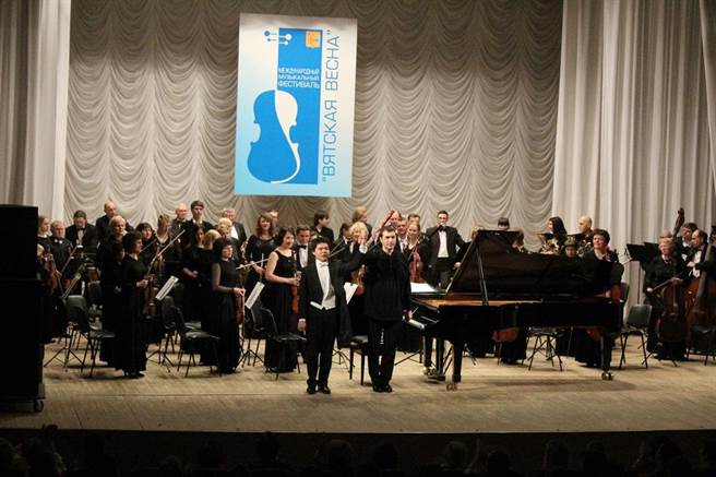 原本要在本月底來台演出的俄國鋼琴家馬祖耶夫，黃金曲目四首拉赫曼尼諾夫鋼琴協奏曲，將由台灣鋼琴家陳毓襄與林冠廷（見圖）接力上場。（國台交提供）