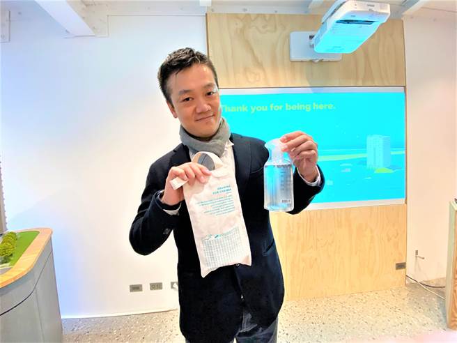 磐鈺營建機構總經理張立杰表示，環保意識受重視，普及的環保袋不在於材質有多高貴，而是環保袋可以使用上百次，不造成地球汙染。（盧金足攝）