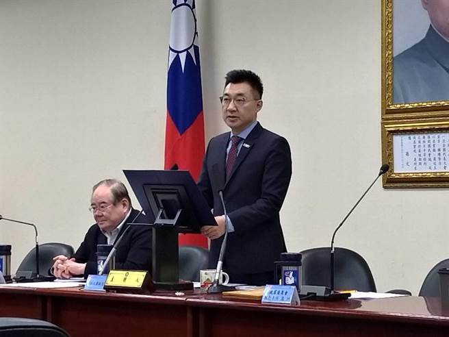 國民黨中常委、中央委員不滿黨中央催收募款責任額只認帳捐進中央黨部，串連要向江啟臣抗議。（黃福其攝）