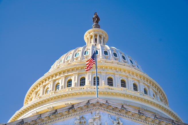 美國第46任總統底定，加上參眾院均由民主黨掌控，拜登政府將完全執政。兩院議長也首度由女性擔任，寫下歷史新猷。（美聯社）