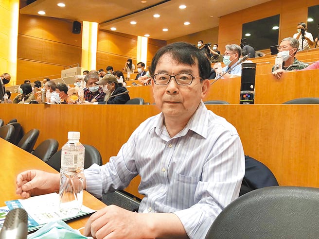 台大儿童医院院长黄立民表示，根据疫调作法，医院发生细菌群聚或病毒感染时就会比对基因，只要基因相似到一定程度，就代表是互相传染，也能定义为群聚感染。（陈人齐摄）