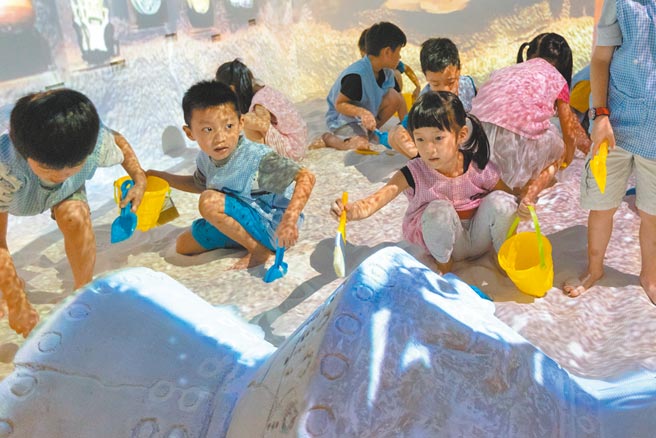 十三行博物馆「魔幻考古沙坑」勇夺第53届「美国休士顿国际影展」多媒体展示类金奖殊荣。（戴上容摄）