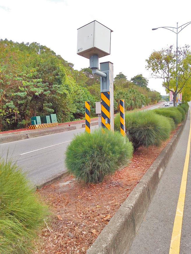 彰化市台74甲线2.2K固定式测速杆，去年测录1万6974次，已连3年称霸，再登「杆王」。（彰化县警察局提供／吴敏菁彰化传真）