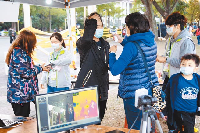 「台南好YOUNG─搖滾嘻哈夜」本周末將在永華市政中心登場，市府6日宣布擴大開放2萬人入場，但均需量測體溫。（市府提供／洪榮志台南傳真）